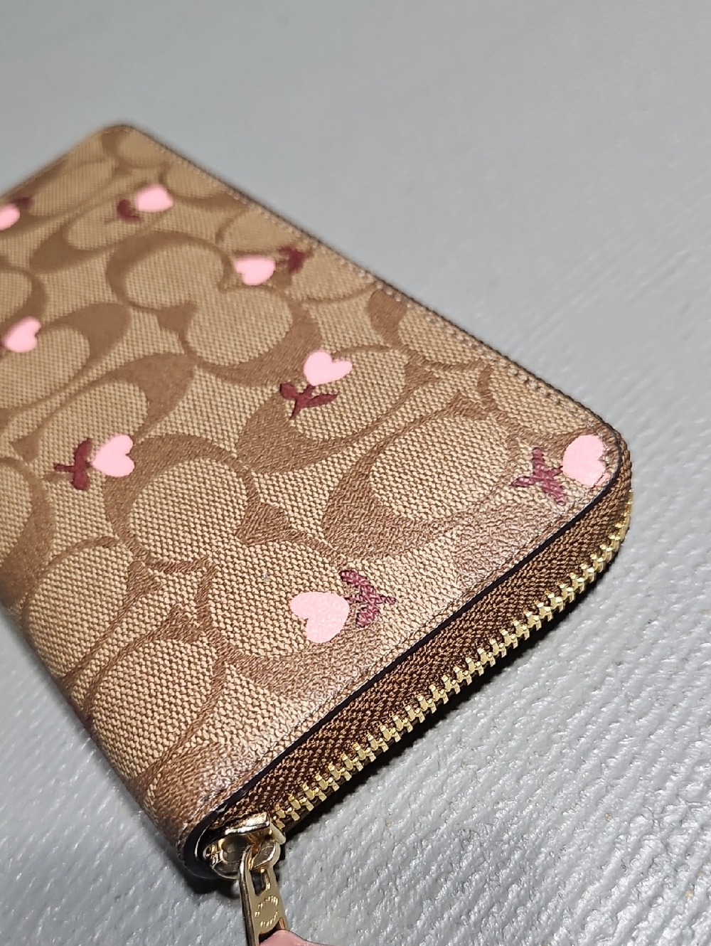 Coach C3288 NWOT Zip Around Wallet In Signature Canvas With Heart Floral Print - Picture 6 of 8